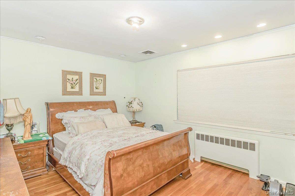 #12 photo, 1683 Stewart Avenue, New Hyde Park , NY 11040