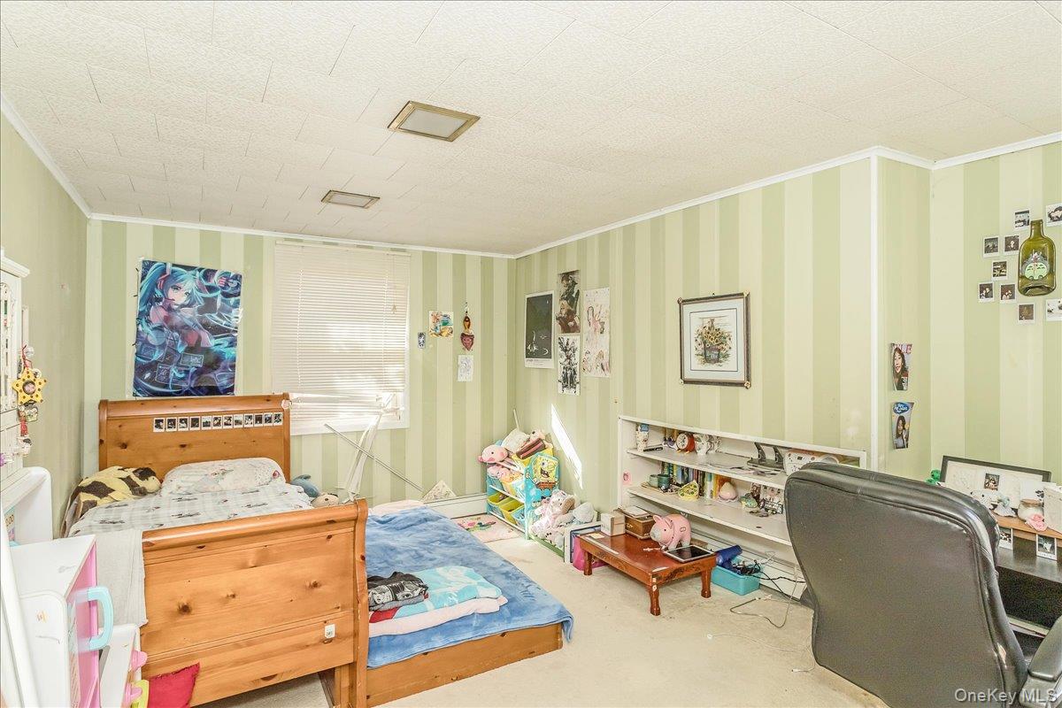 #18 photo, 1683 Stewart Avenue, New Hyde Park , NY 11040