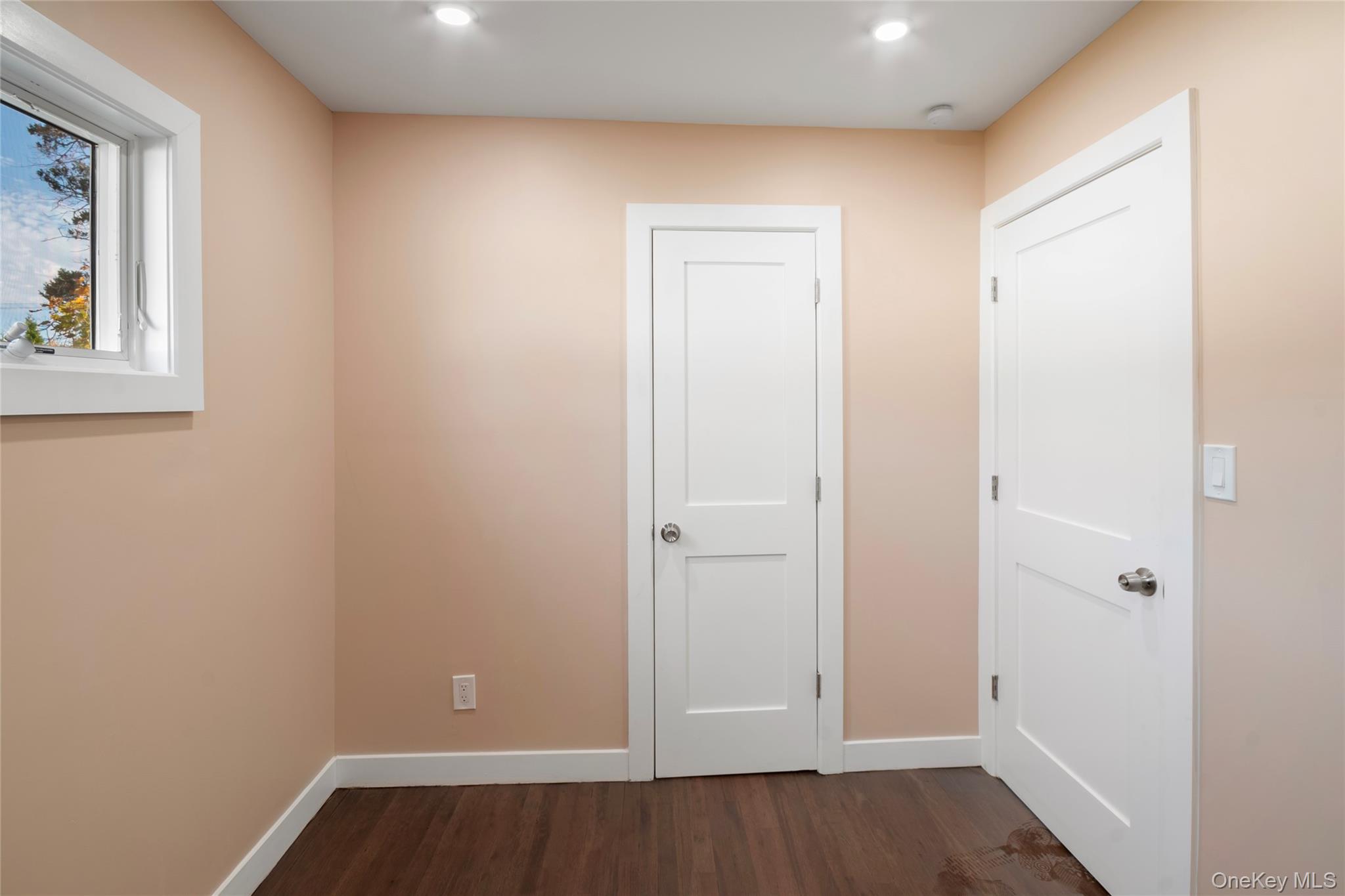 #19 photo, 1039 Carll Drive, Bay Shore , NY 11706