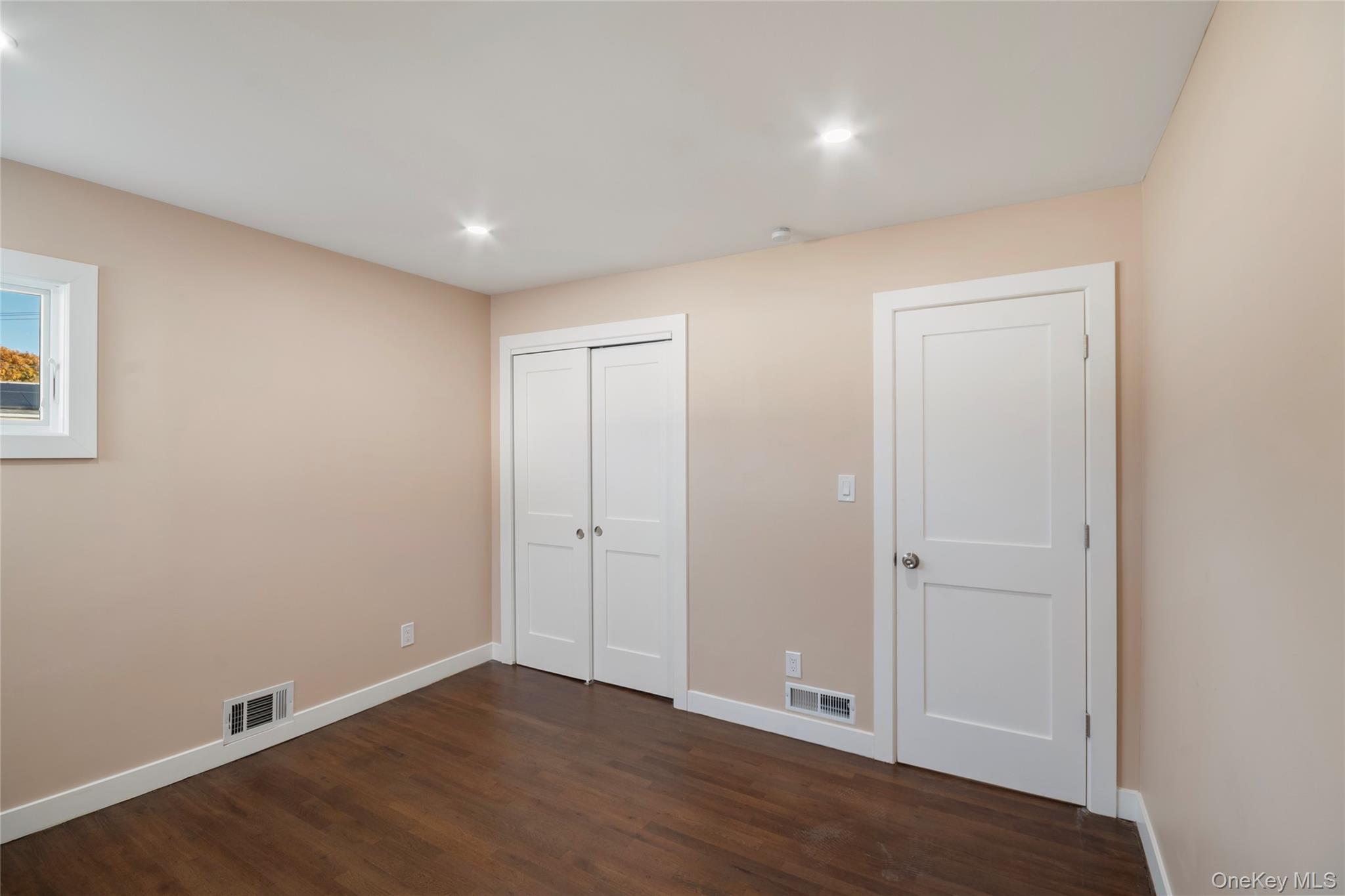 #20 photo, 1039 Carll Drive, Bay Shore , NY 11706