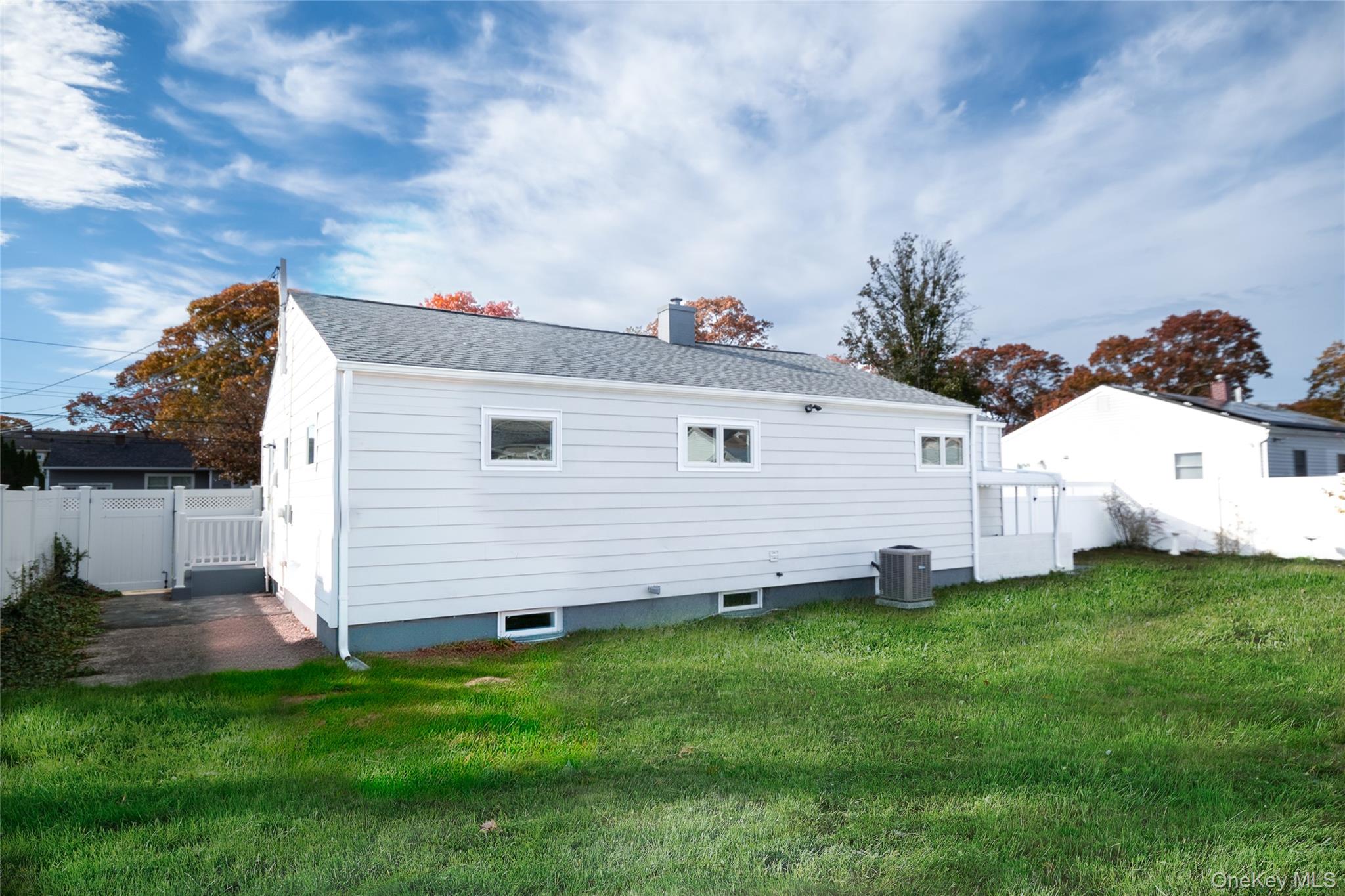 #6 photo, 1039 Carll Drive, Bay Shore , NY 11706