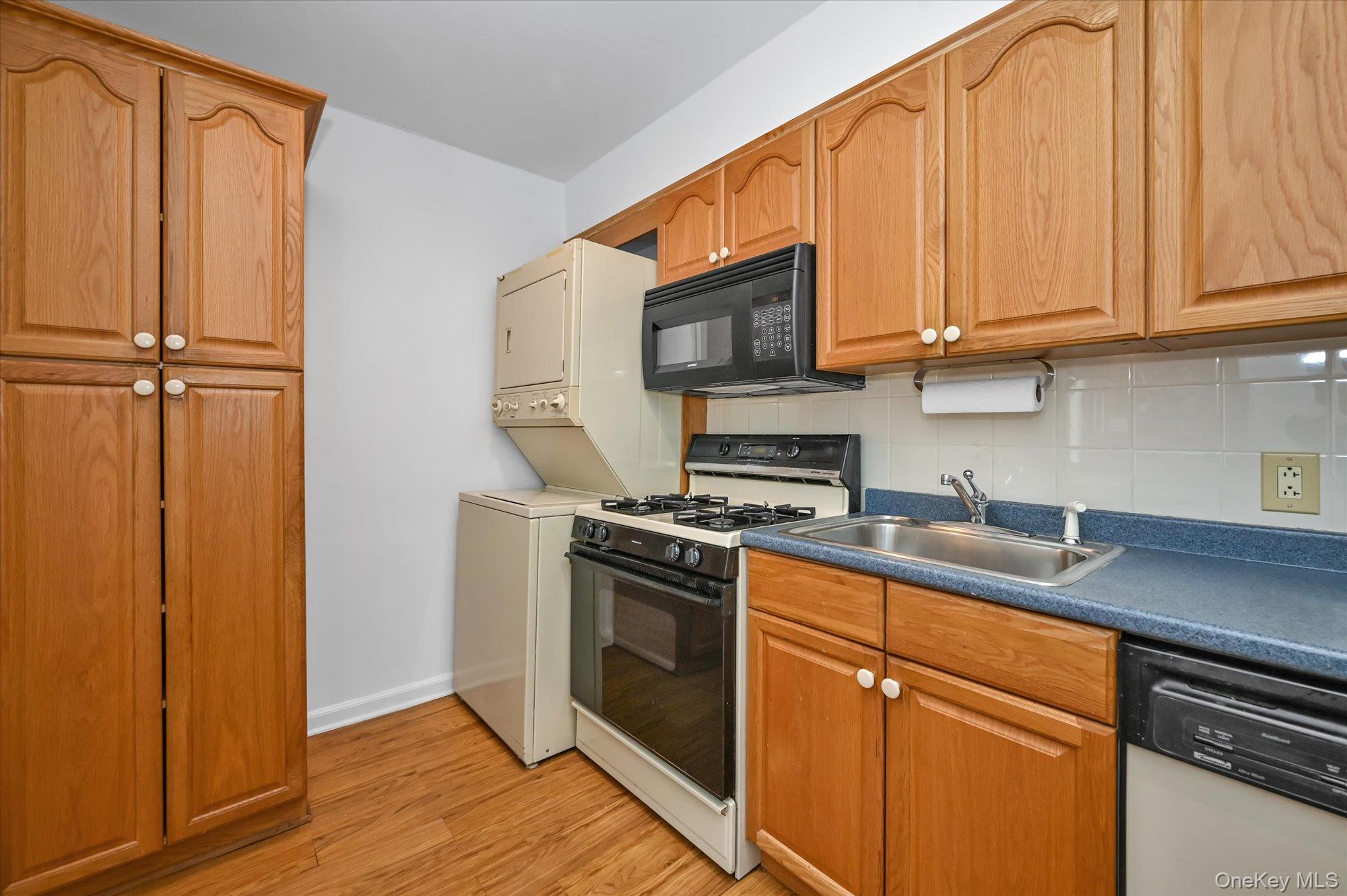 #4 photo, 251-16 60th Avenue, Little Neck , NY 11362