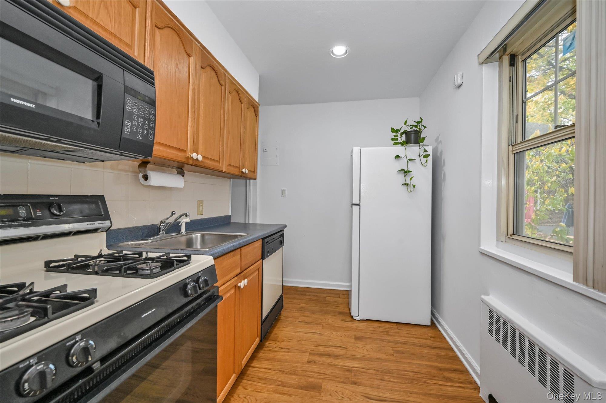 #5 photo, 251-16 60th Avenue, Little Neck , NY 11362