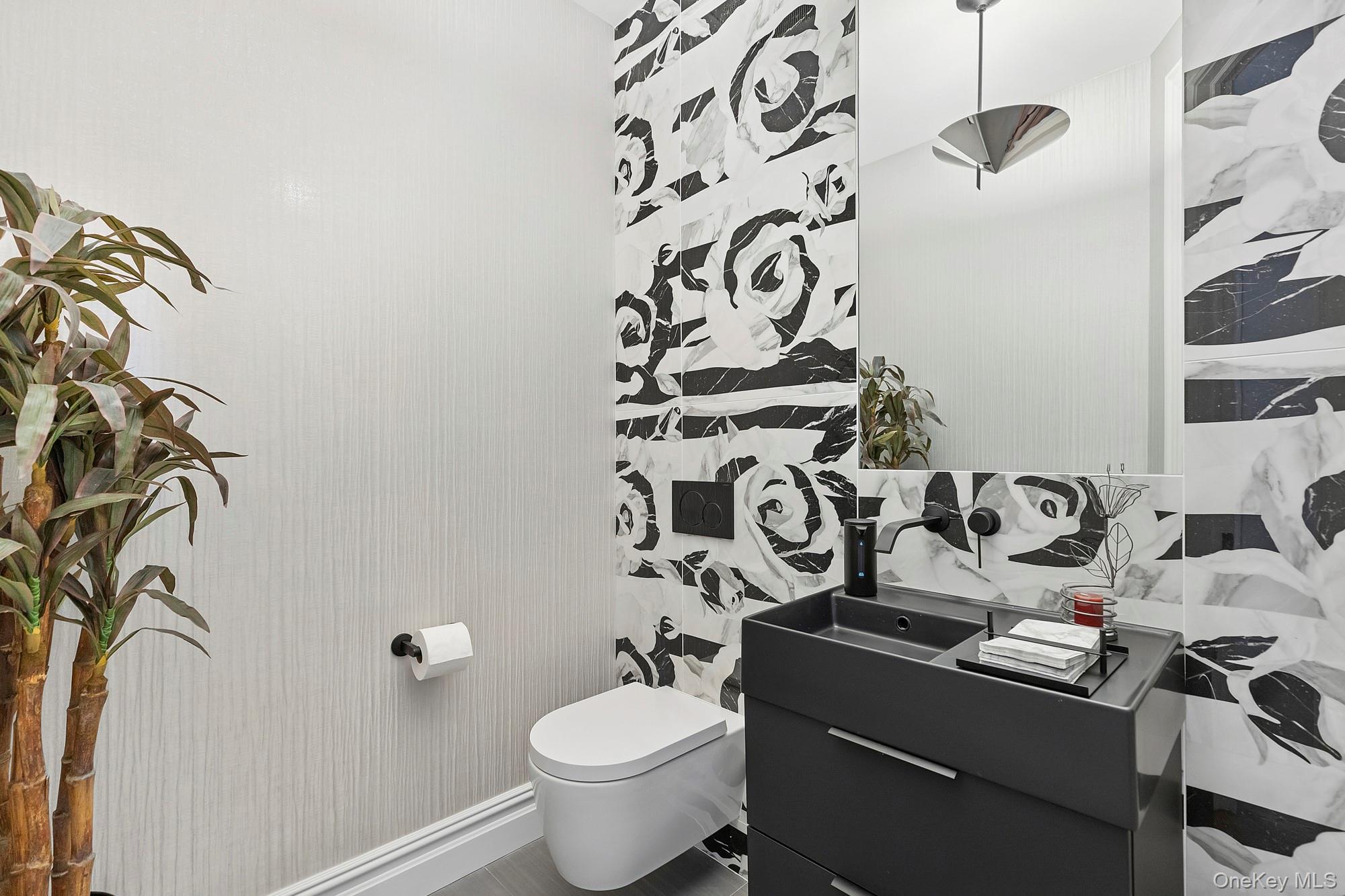 #11 photo, 144 Round Swamp Road, West Hills , NY 11743