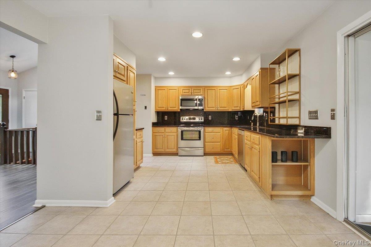 #19 photo, 102 Old Post Road, Marlboro , NY 12542