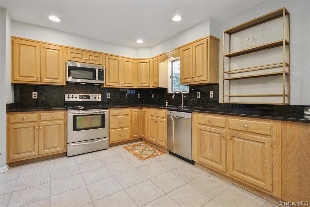 #20 photo, 102 Old Post Road, Marlboro , NY 12542