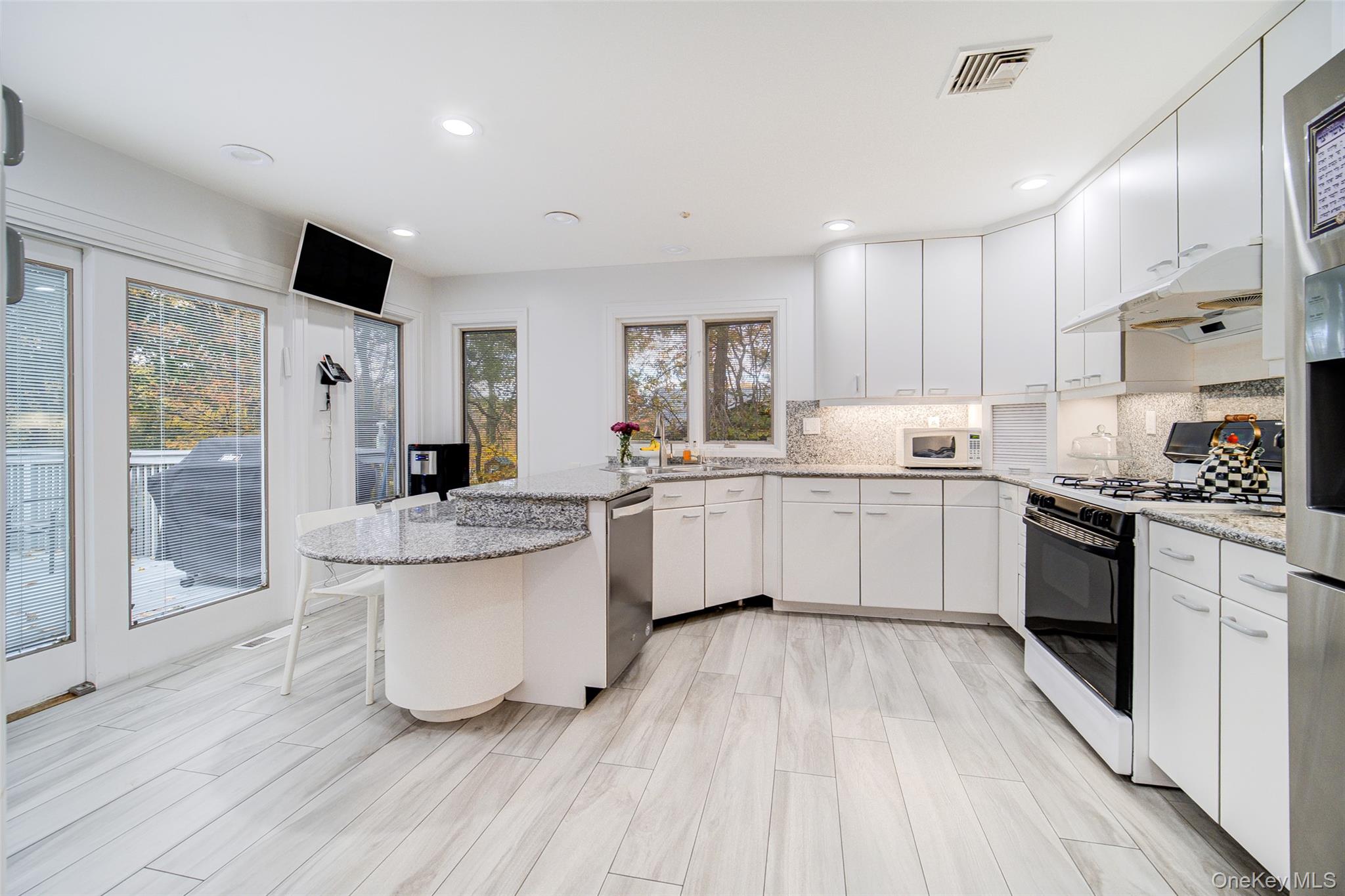 #13 photo, 4 Ayr Court, Airmont , NY 10901