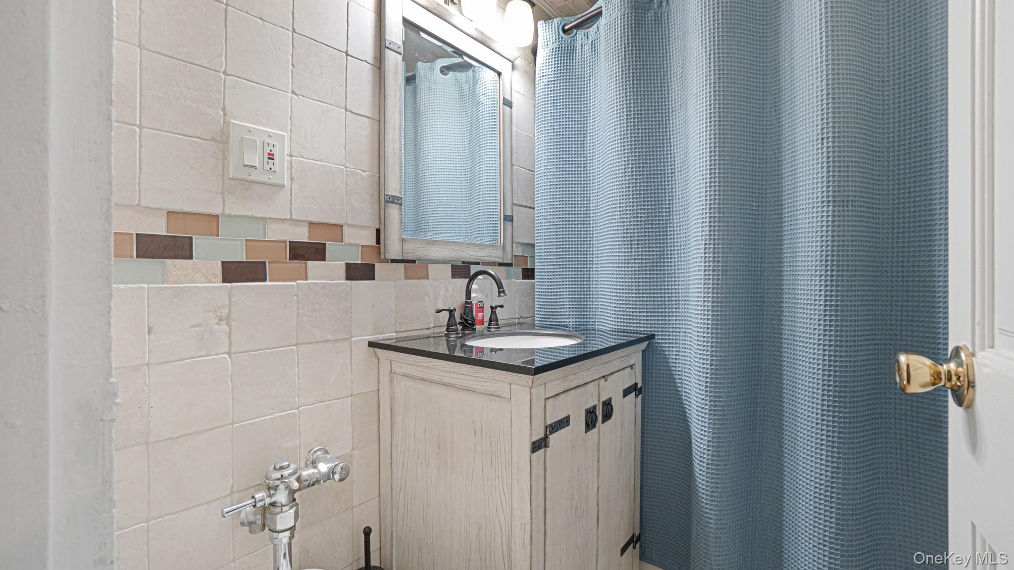 #7 photo, 2075 Saint Raymond Avenue, Bronx , NY 10462