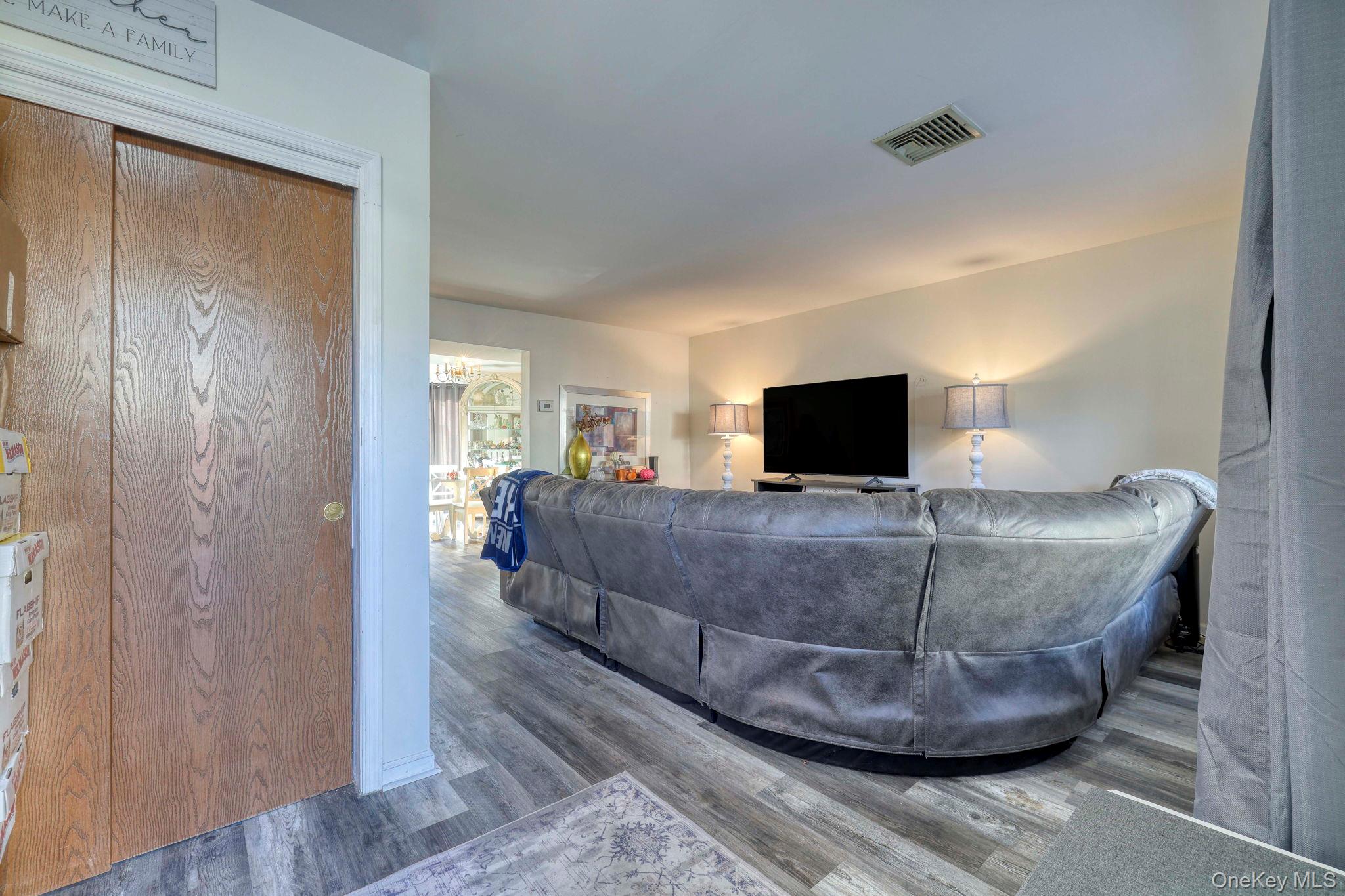 #3 photo, 256 Quassaick Avenue, New Windsor , NY 12553