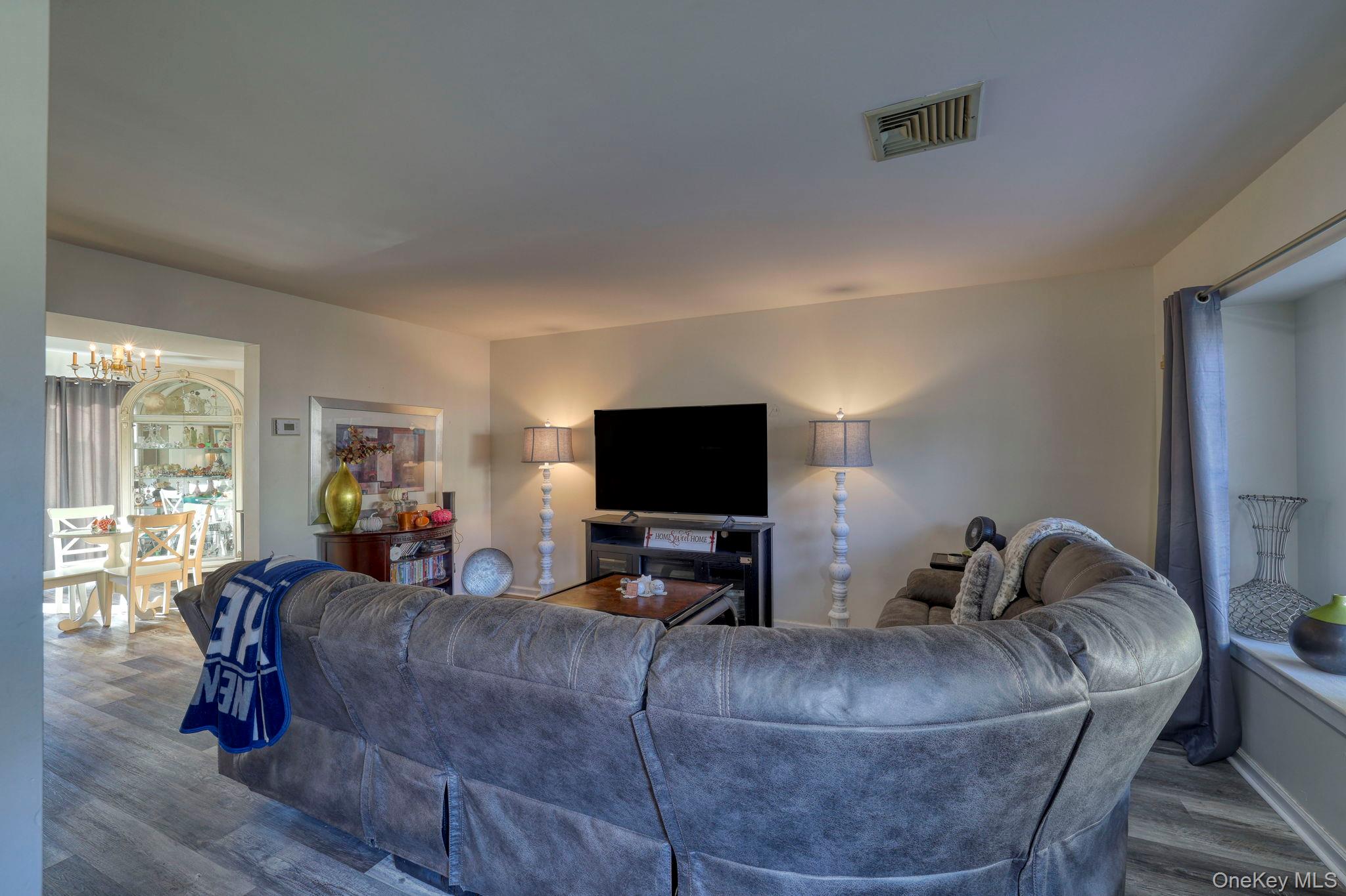 #4 photo, 256 Quassaick Avenue, New Windsor , NY 12553