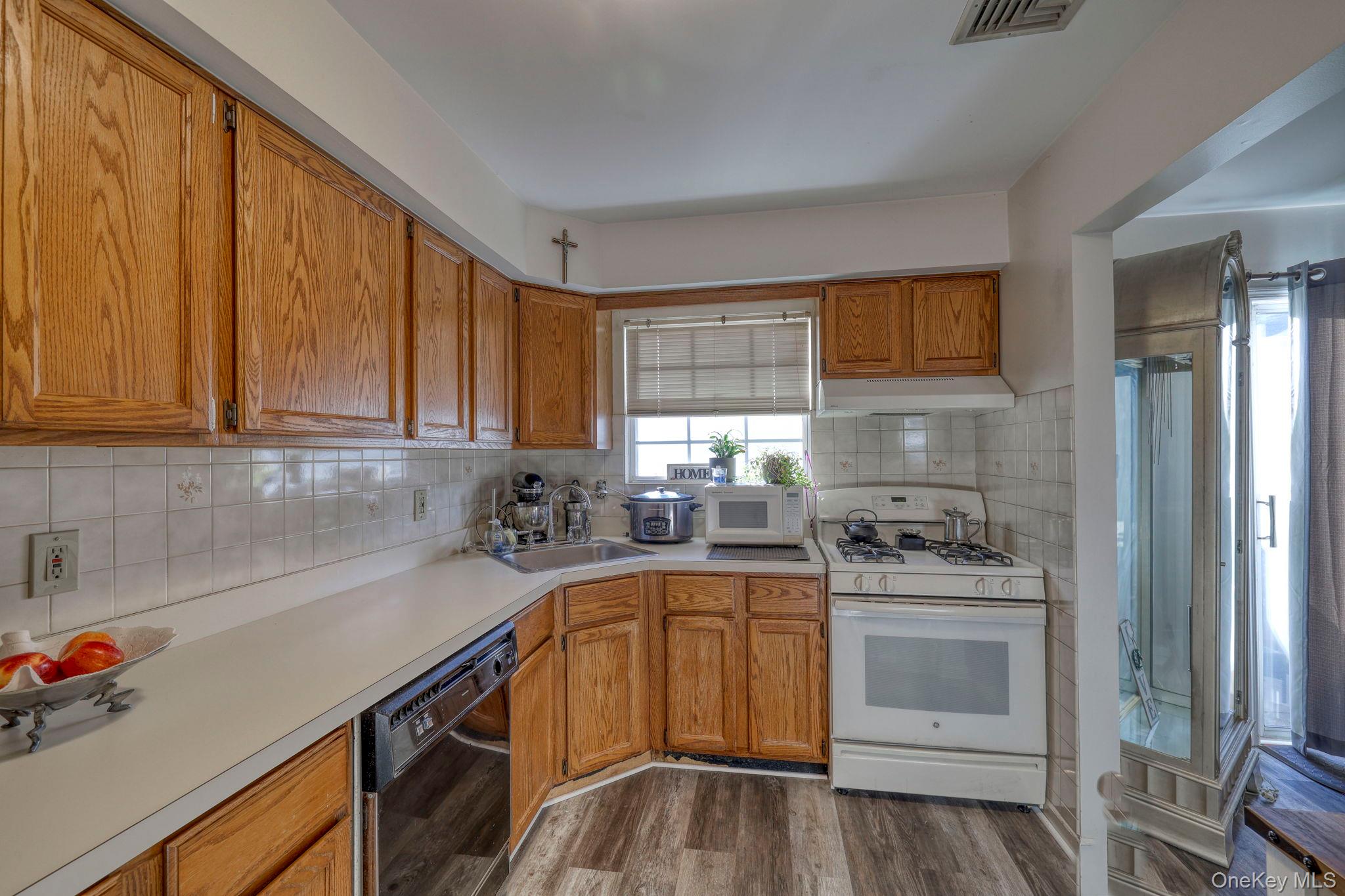 #9 photo, 256 Quassaick Avenue, New Windsor , NY 12553