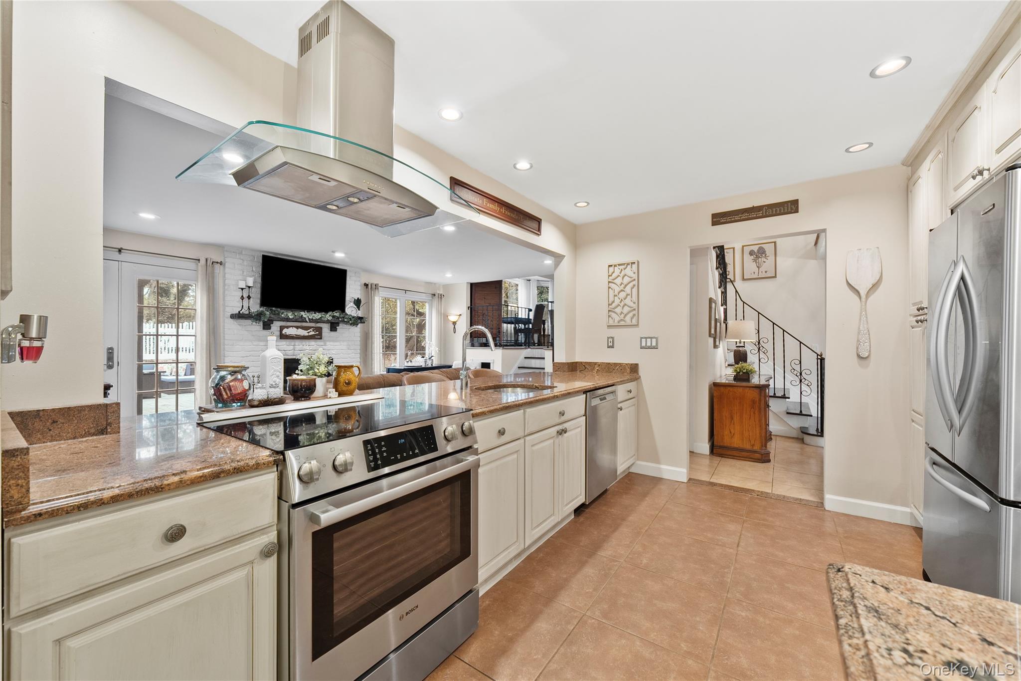 #2 photo, 442 Hoffman Lane, Hauppauge , NY 11788