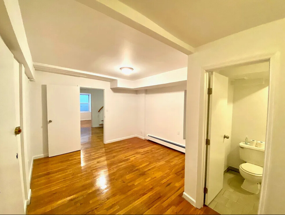 #10 photo, 220 E 36TH Street, Murray Hill , NY 10016