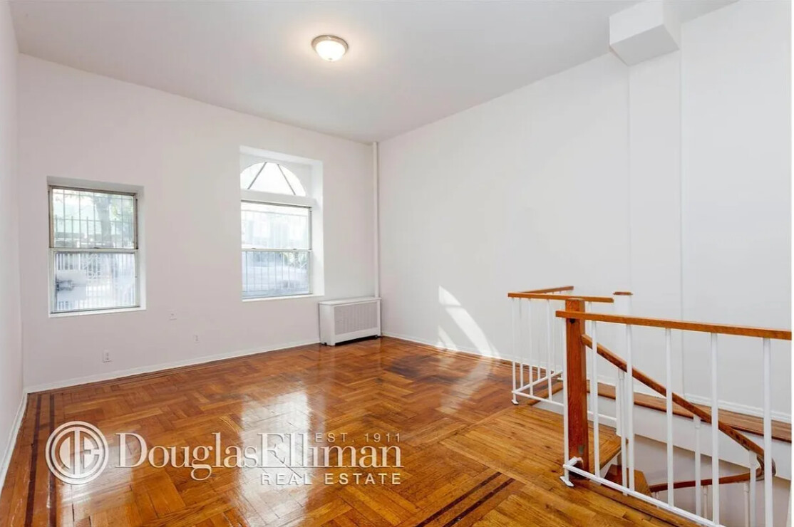 #3 photo, 220 E 36TH Street, Murray Hill , NY 10016