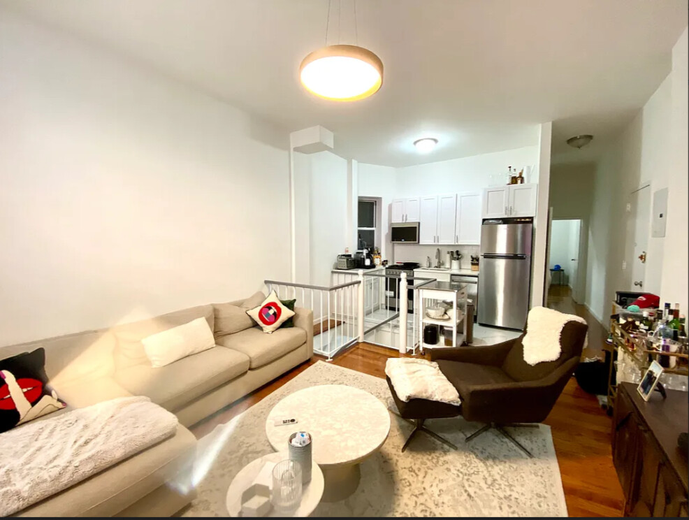 #4 photo, 220 E 36TH Street, Murray Hill , NY 10016