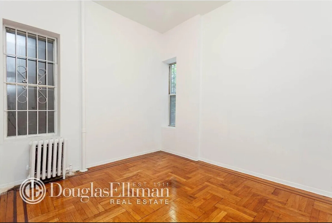 #7 photo, 220 E 36TH Street, Murray Hill , NY 10016