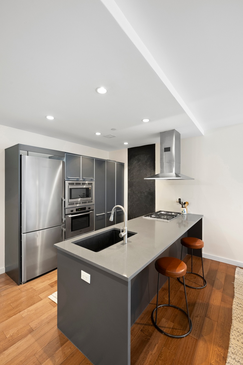 #4 photo, Brooklyn, Williamsburg , NY 11249