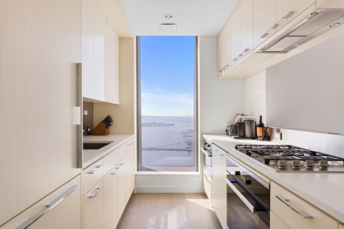 #7 photo, 252 South Street, Lower East Side , NY 10002