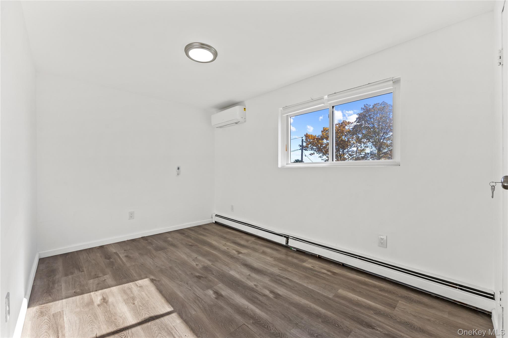 #20 photo, 197 Blacksmith Road, Levittown , NY 11756