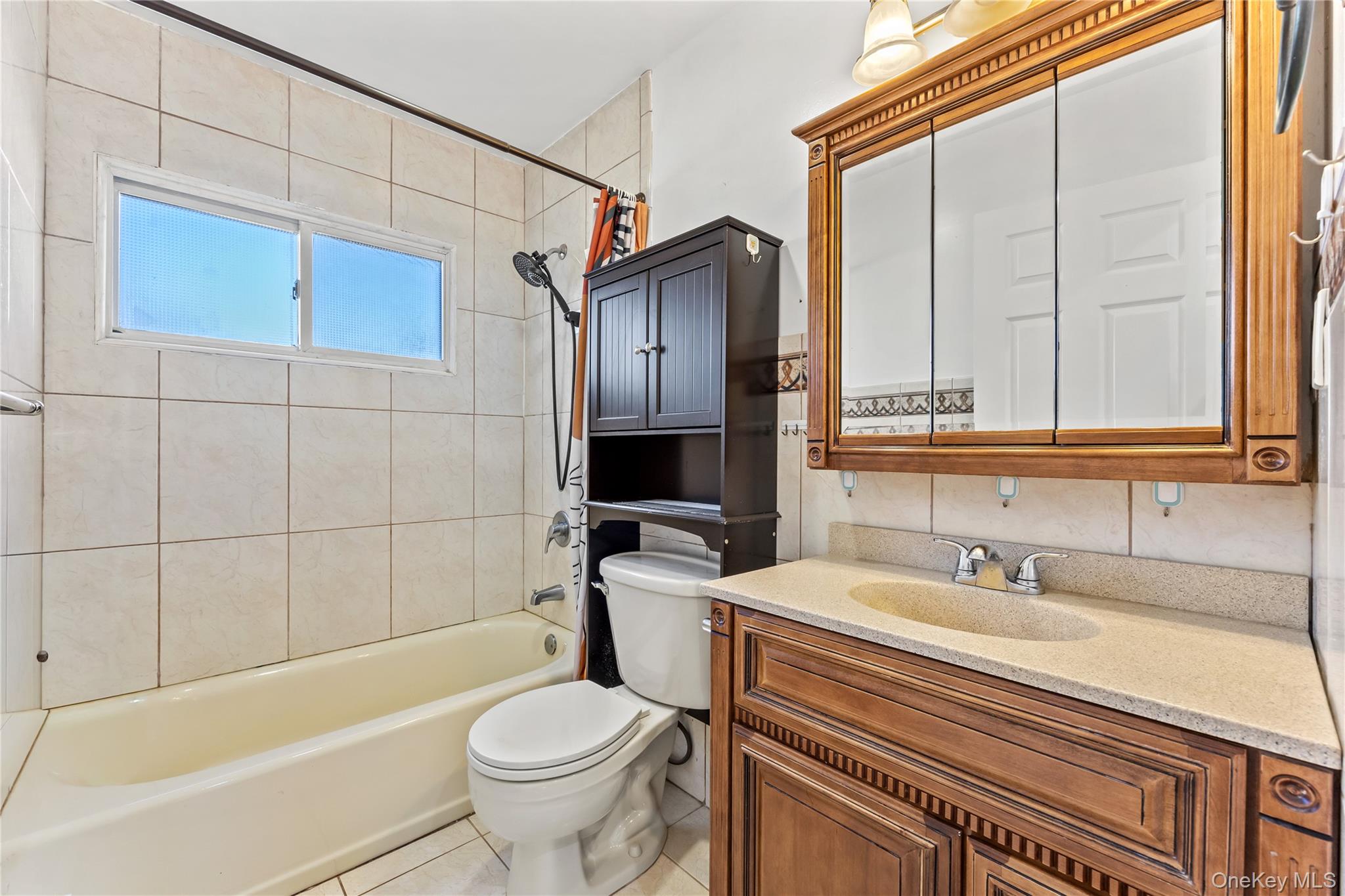 #8 photo, 197 Blacksmith Road, Levittown , NY 11756