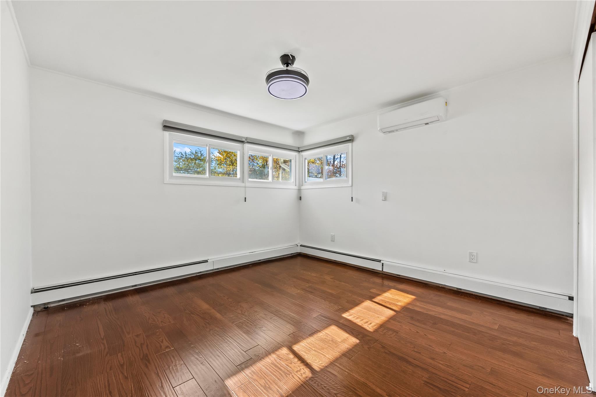 #9 photo, 197 Blacksmith Road, Levittown , NY 11756