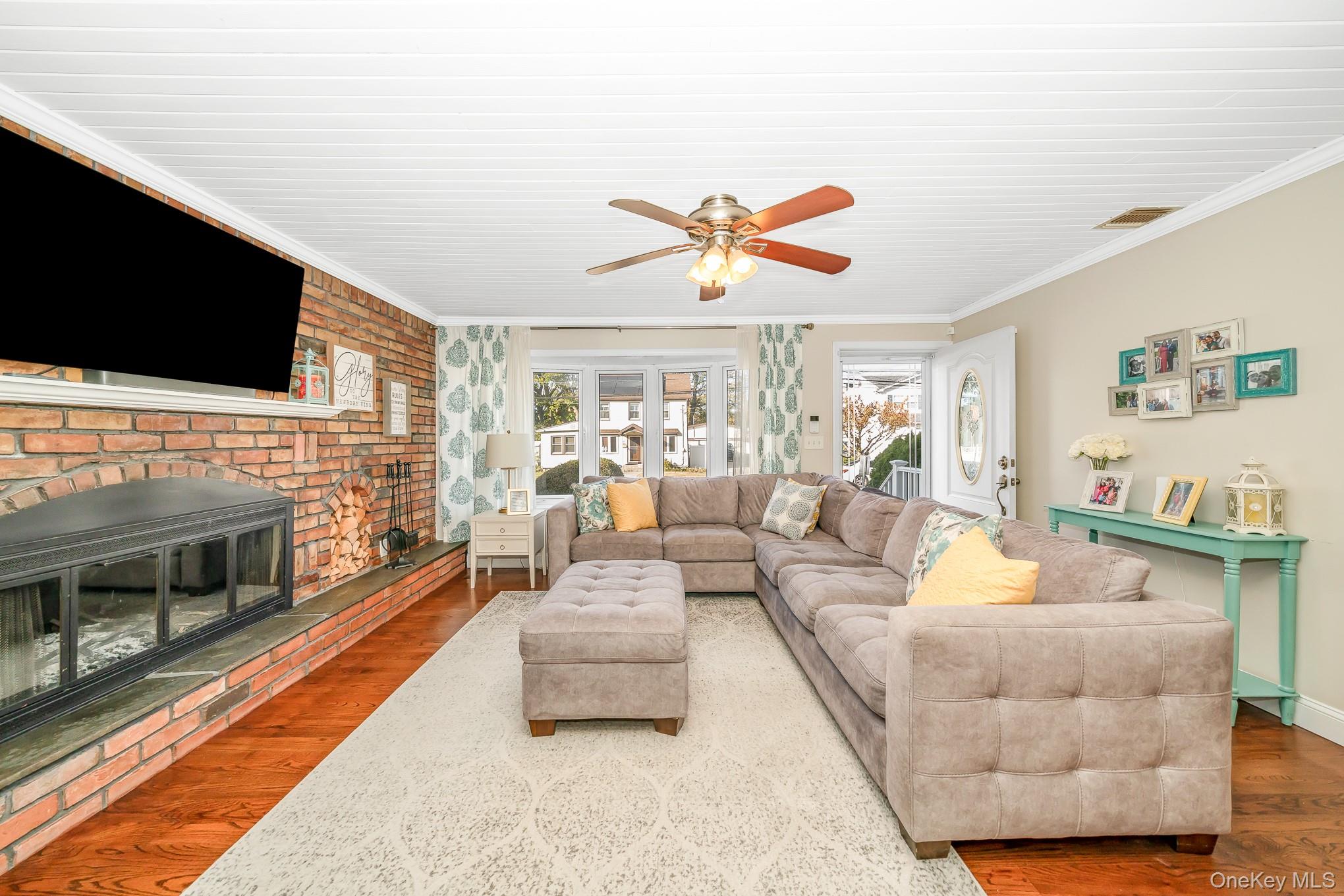 #4 photo, 53 1st Street, Brentwood , NY 11717