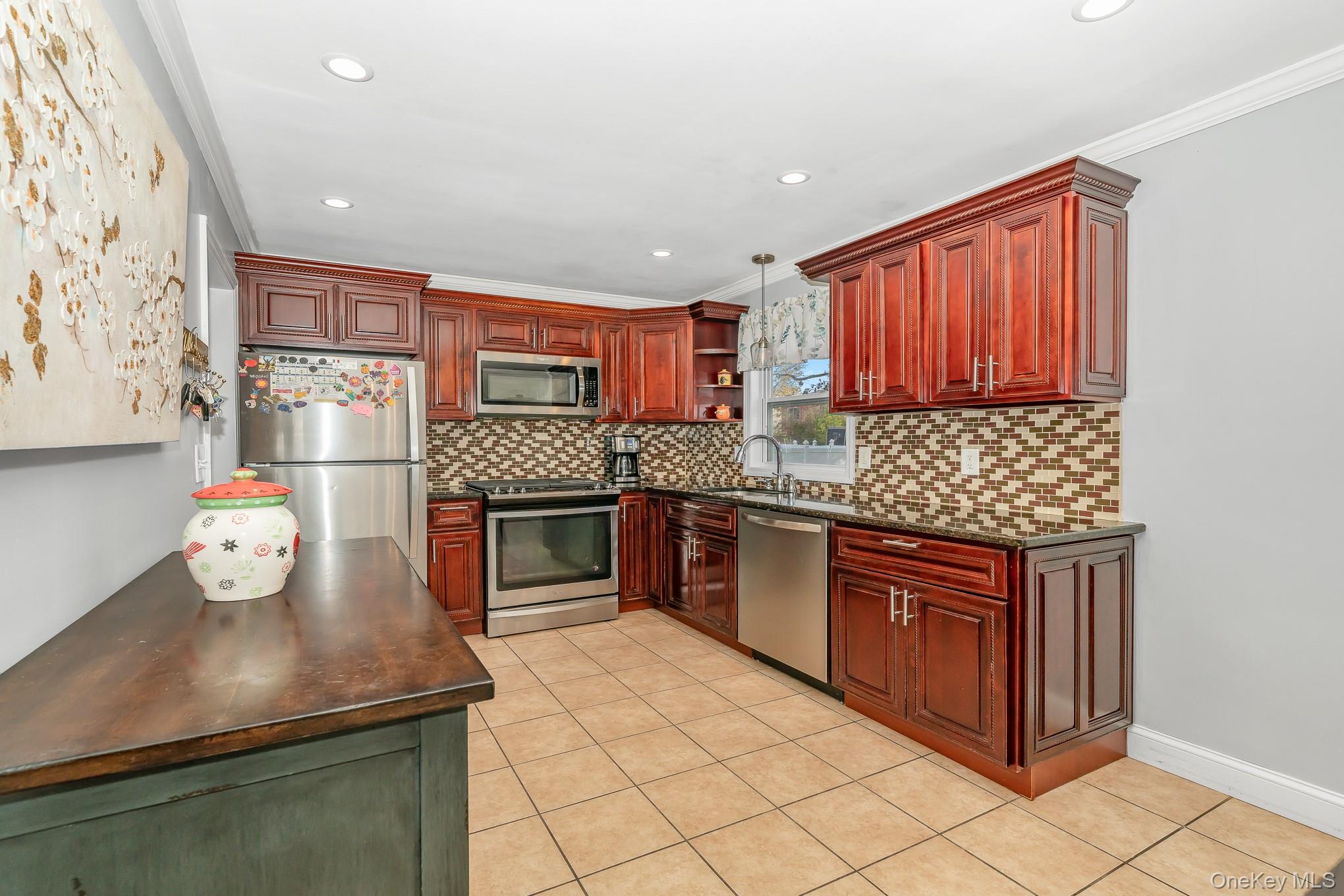 #8 photo, 53 1st Street, Brentwood , NY 11717