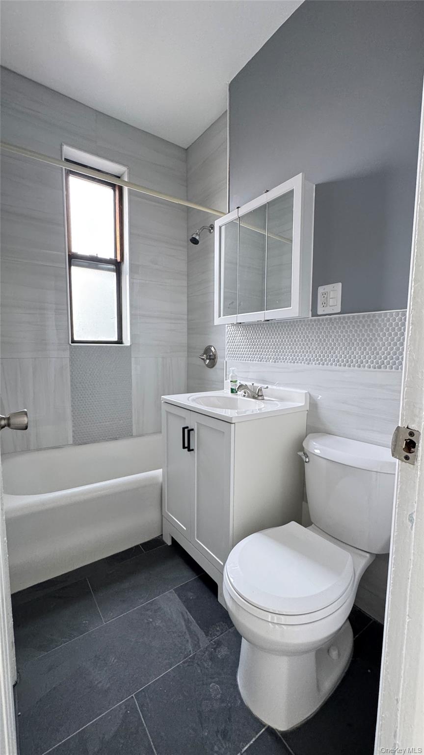 #8 photo, 3754 64th Street, Woodside , NY 11377