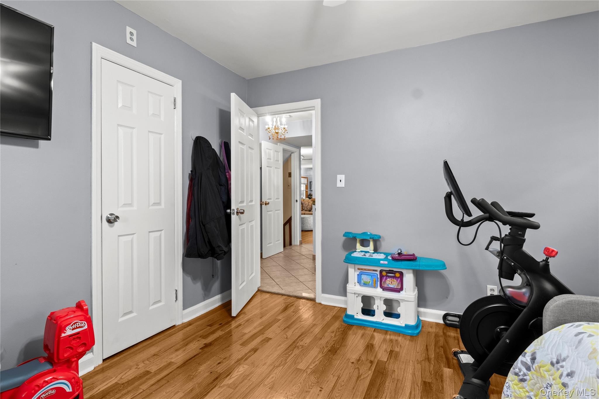 #8 photo, 8303 261st Street, Glen Oaks , NY 11004