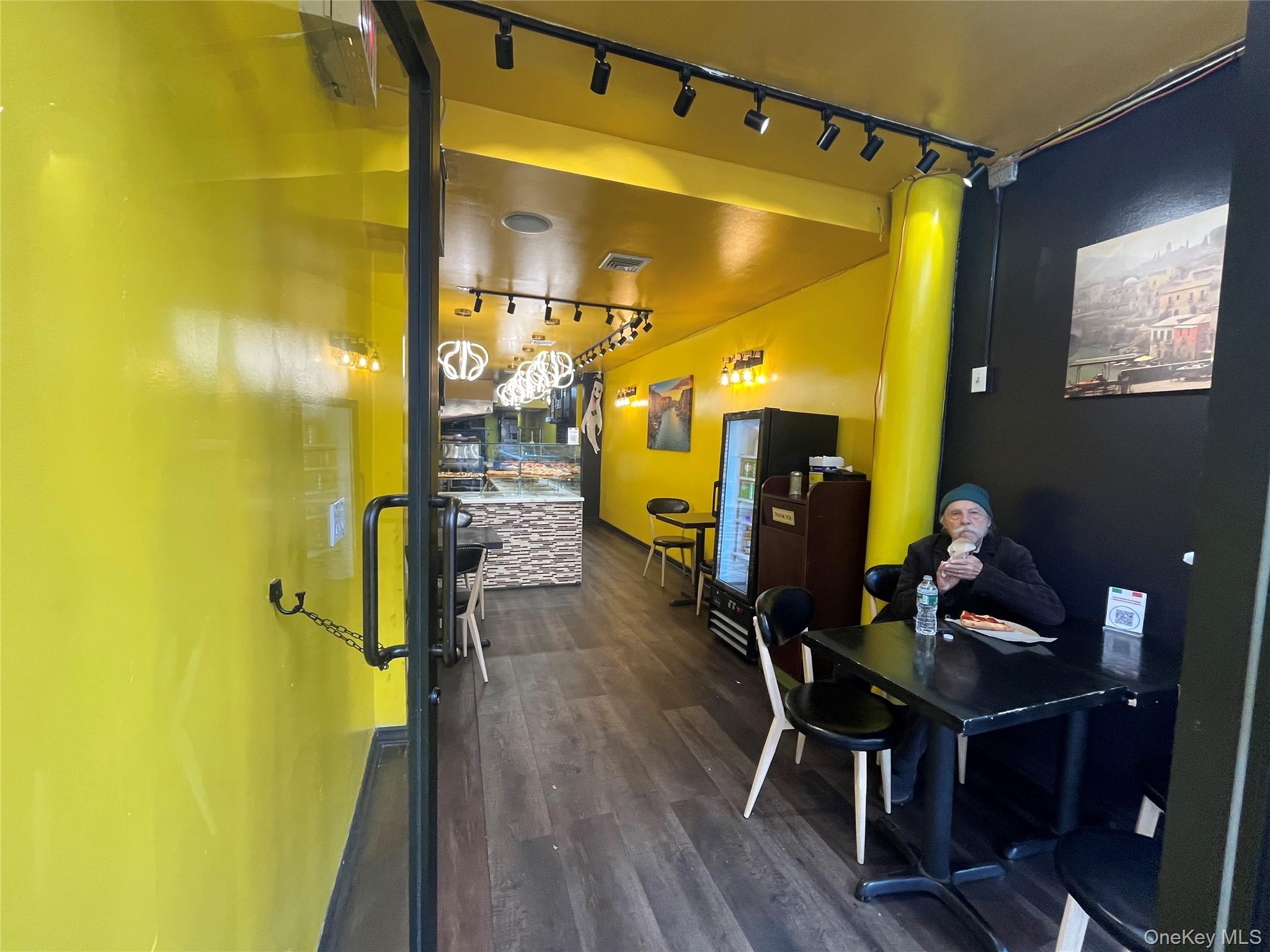 #7 photo, 109, 1st Avenue, New York (Manhattan) , NY 10003