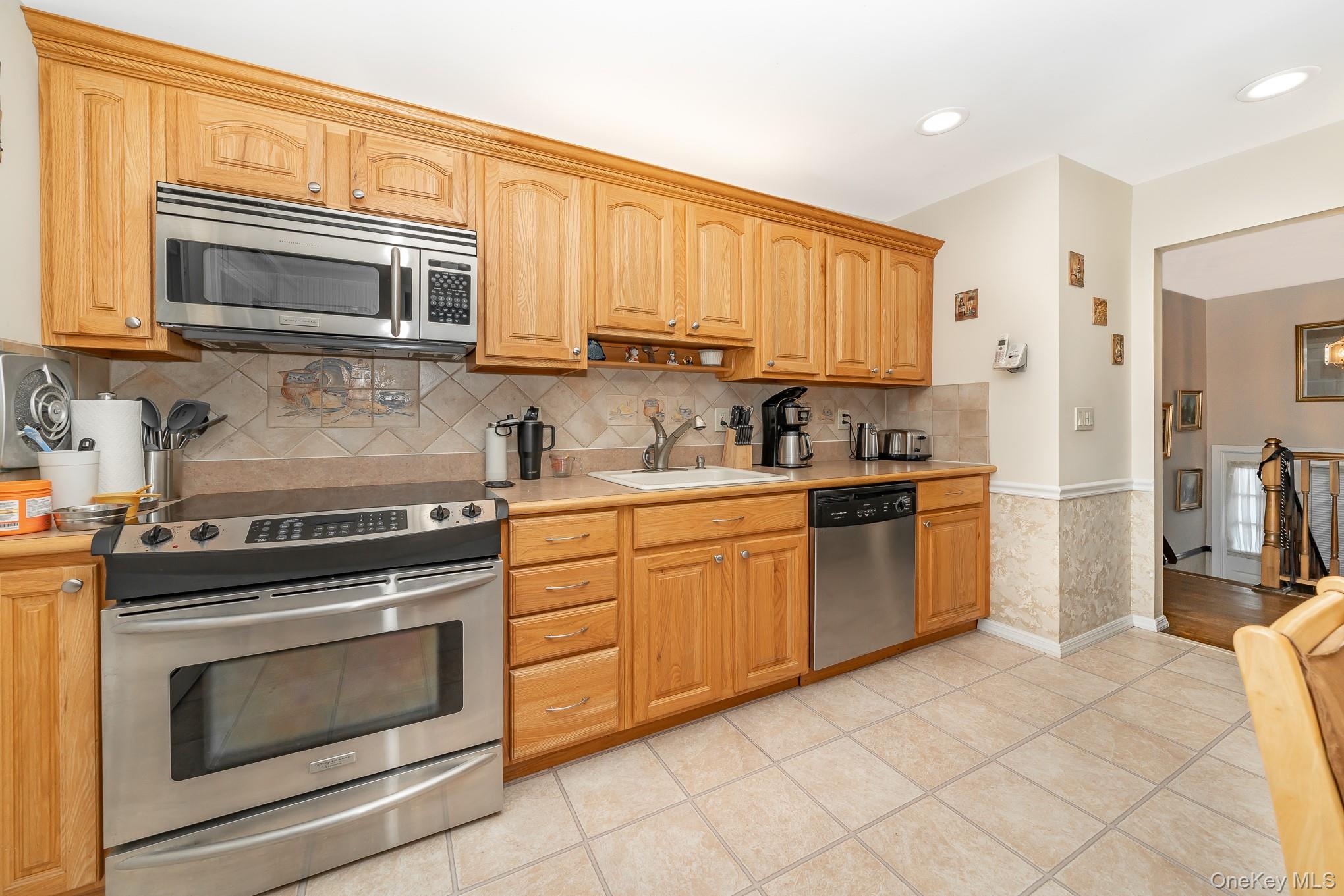 #4 photo, 16 Sue-Ann Court, North Babylon , NY 11703