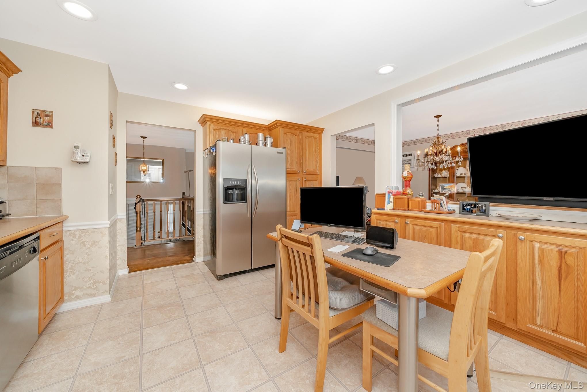 #5 photo, 16 Sue-Ann Court, North Babylon , NY 11703