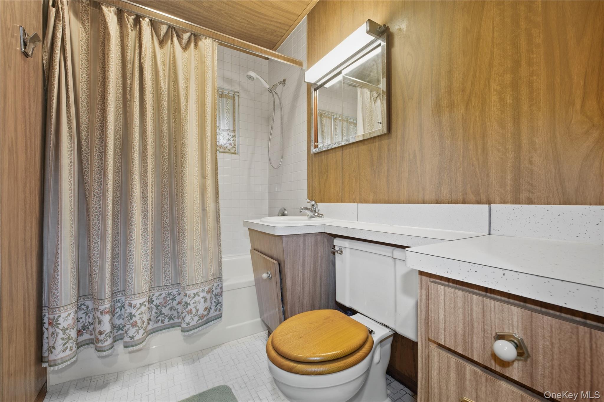 #10 photo, 150 Kingfisher Road, Levittown , NY 11756