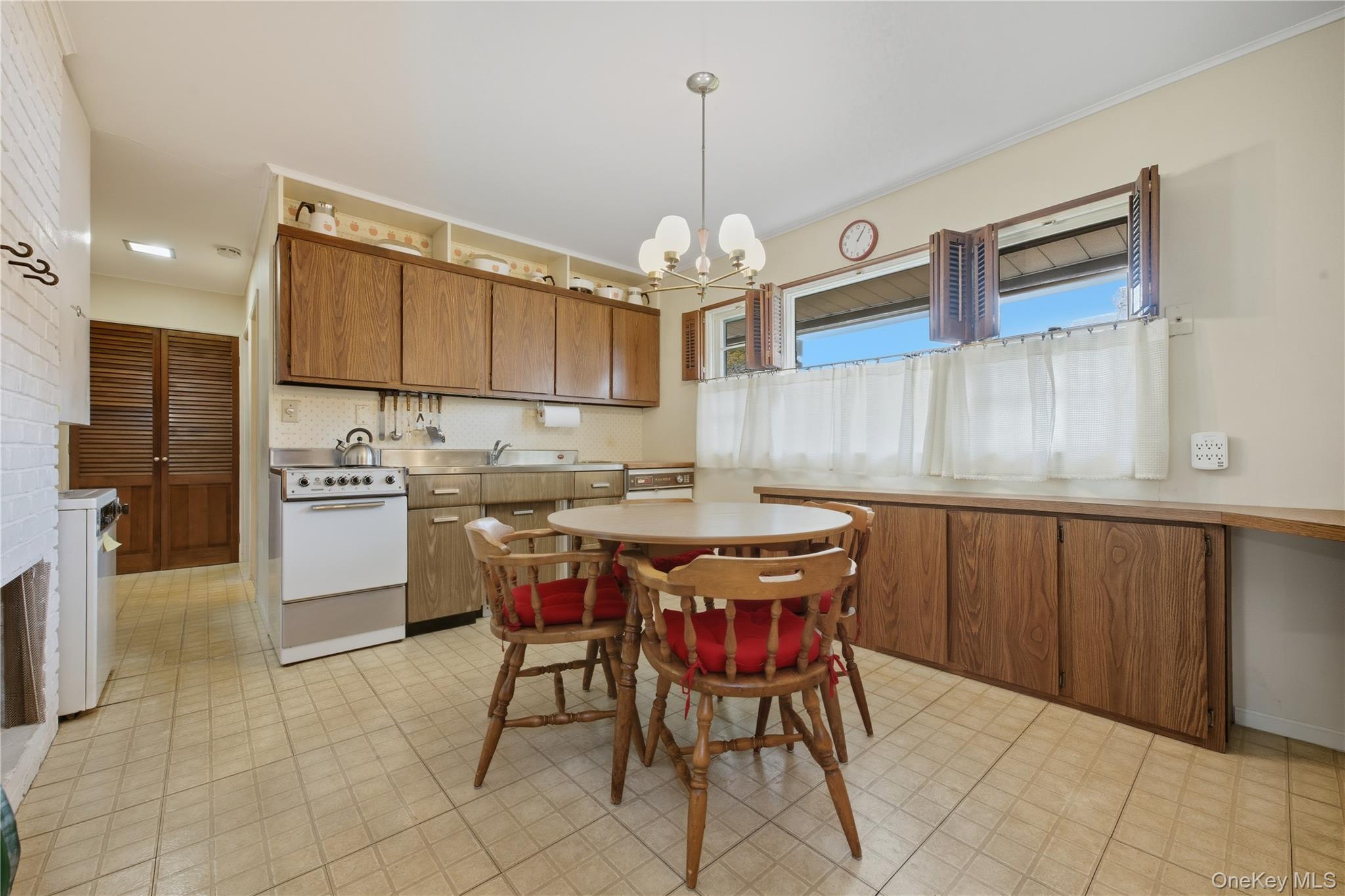 #2 photo, 150 Kingfisher Road, Levittown , NY 11756