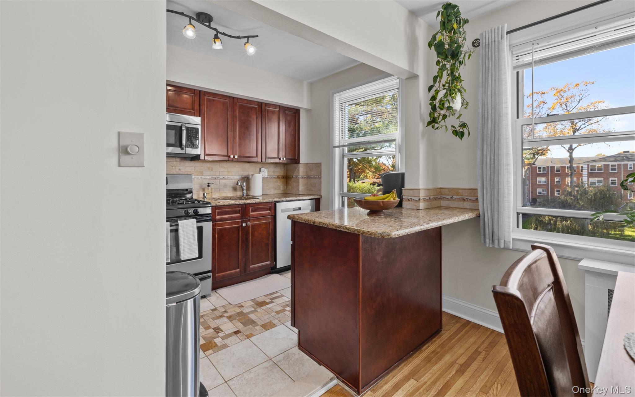 #10 photo, 2 Edwards Street, Roslyn Heights , NY 11577