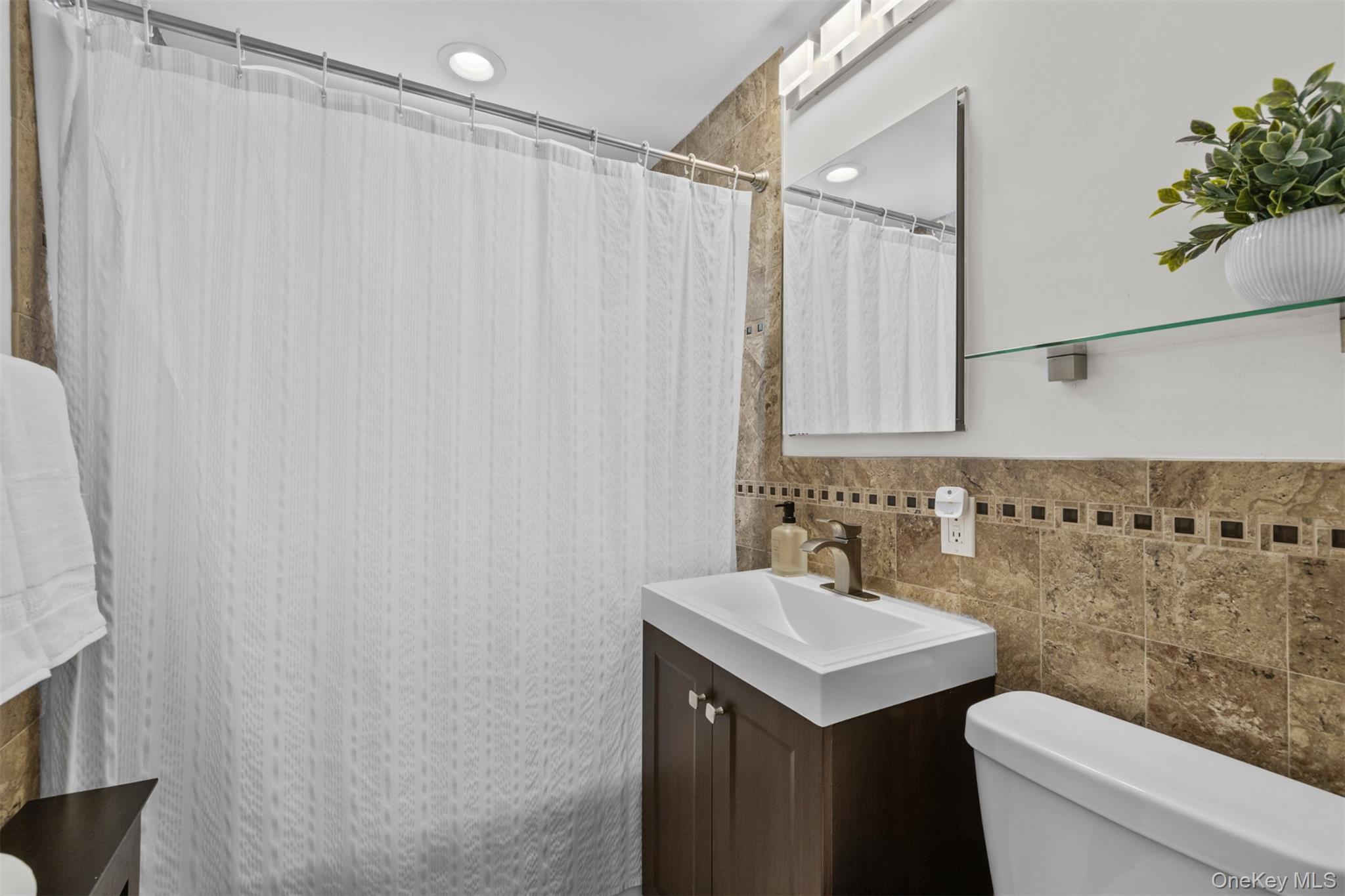 #14 photo, 2 Edwards Street, Roslyn Heights , NY 11577