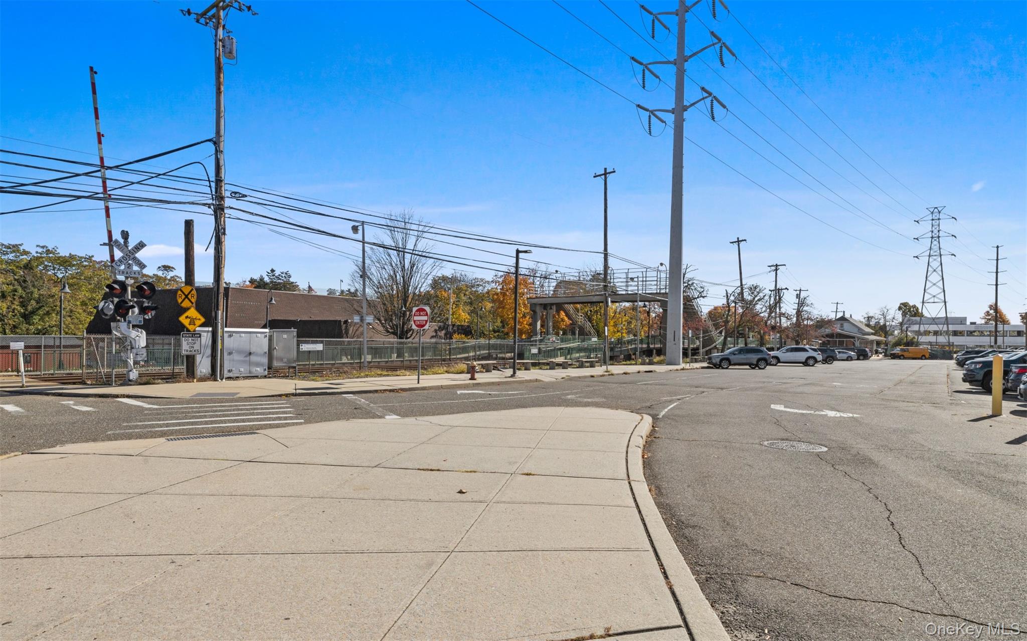 #17 photo, 2 Edwards Street, Roslyn Heights , NY 11577