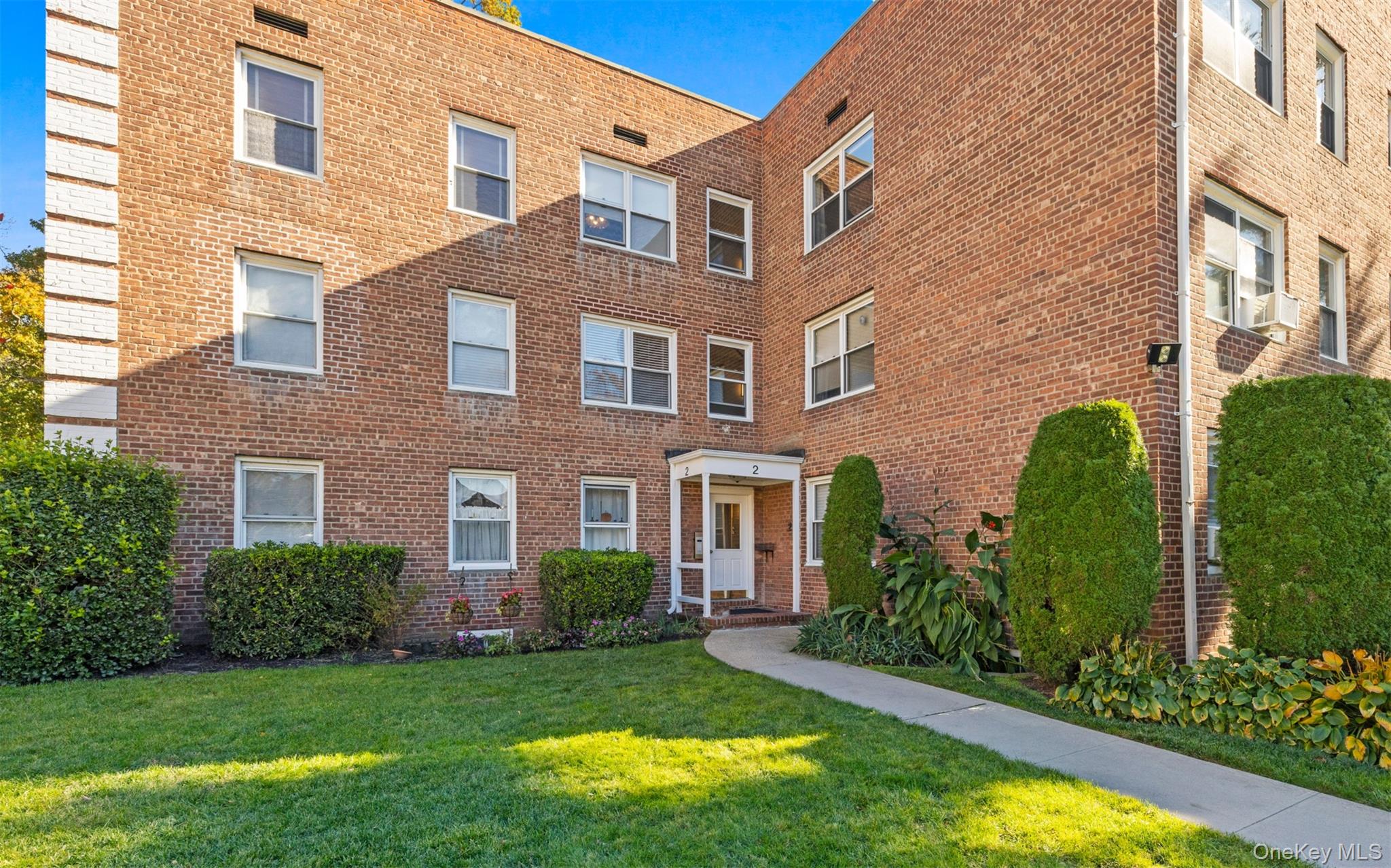 #2 photo, 2 Edwards Street, Roslyn Heights , NY 11577