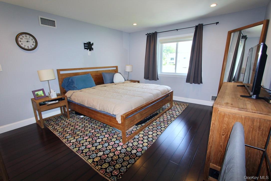 #12 photo, 83 Executive Drive, New Hyde Park , NY 11040