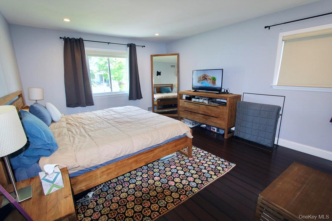 #14 photo, 83 Executive Drive, New Hyde Park , NY 11040