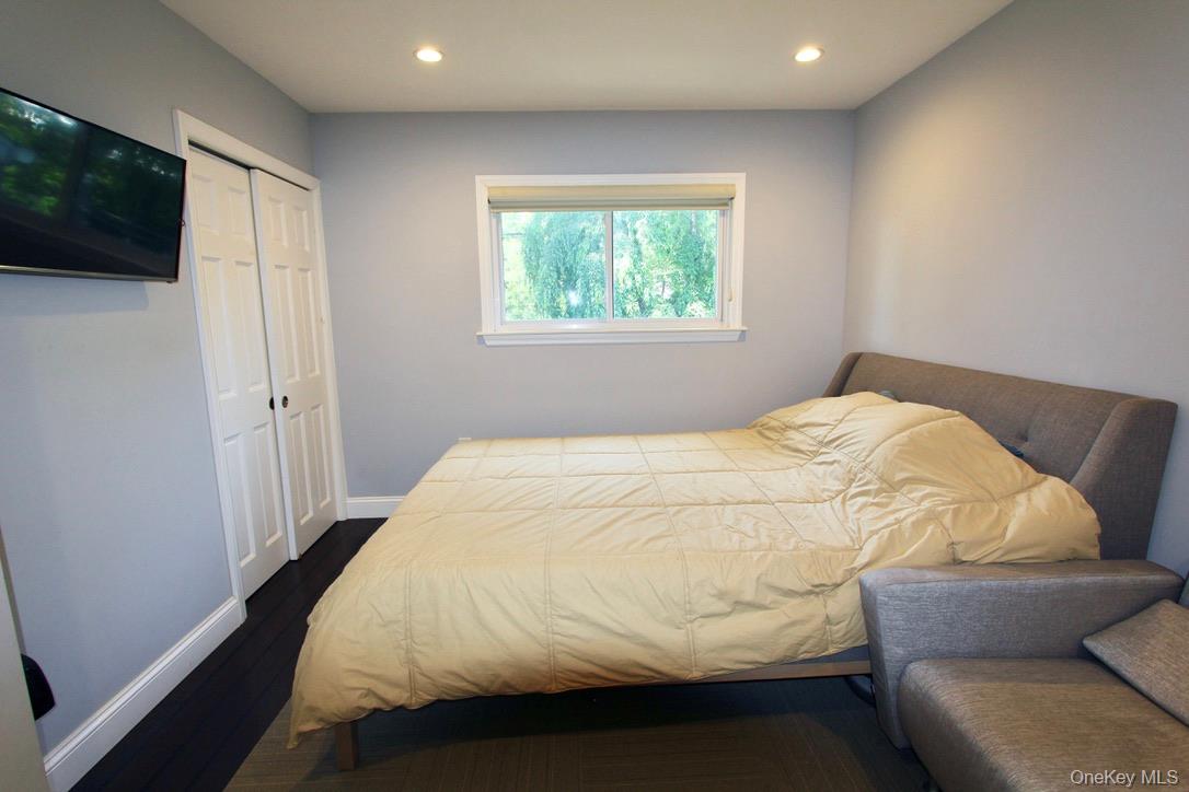 #15 photo, 83 Executive Drive, New Hyde Park , NY 11040