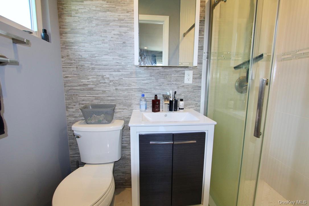 #16 photo, 83 Executive Drive, New Hyde Park , NY 11040