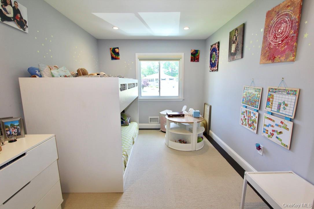 #17 photo, 83 Executive Drive, New Hyde Park , NY 11040