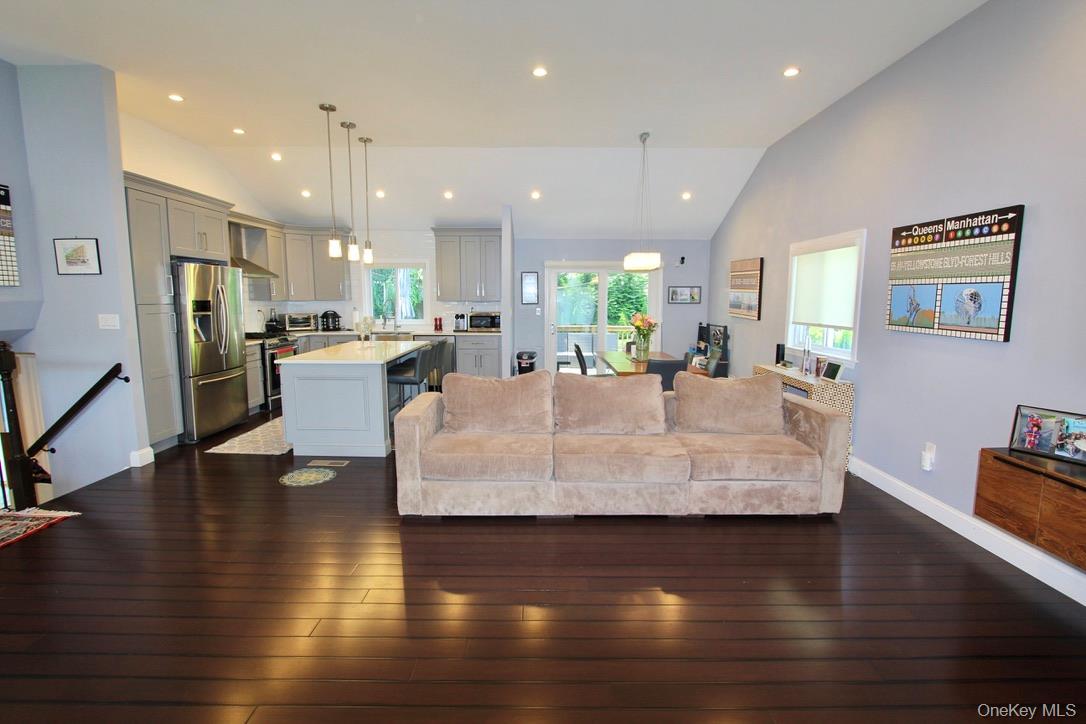 #2 photo, 83 Executive Drive, New Hyde Park , NY 11040