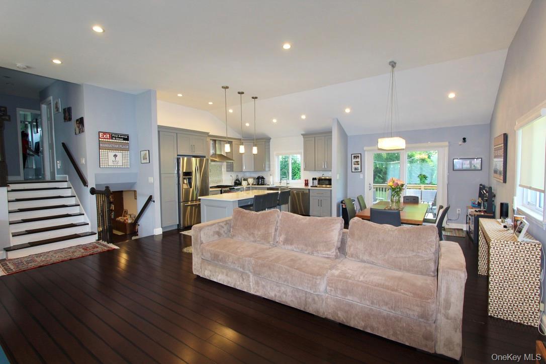 #3 photo, 83 Executive Drive, New Hyde Park , NY 11040