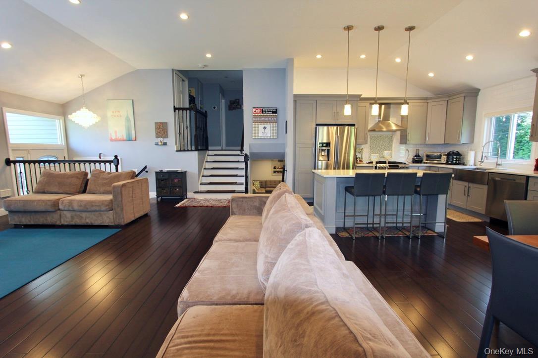 #4 photo, 83 Executive Drive, New Hyde Park , NY 11040