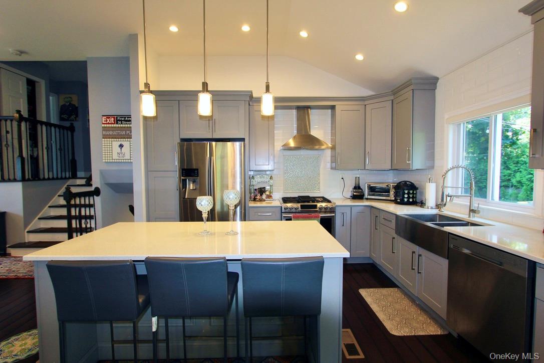 #7 photo, 83 Executive Drive, New Hyde Park , NY 11040