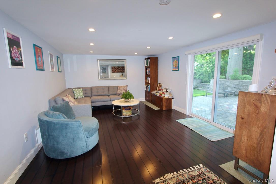 #9 photo, 83 Executive Drive, New Hyde Park , NY 11040