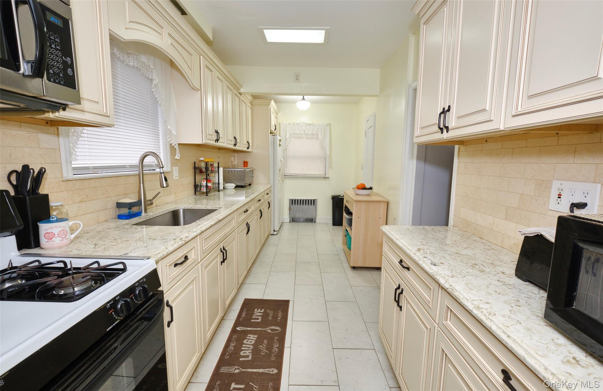 #18 photo, 109-15 200th Street, Saint Albans , NY 11412