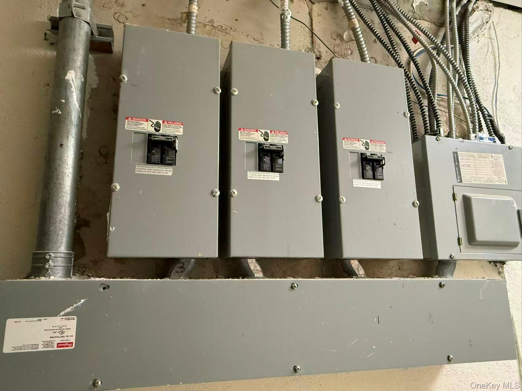 #18 photo, 87-86 52nd Avenue, Elmhurst , NY 11373